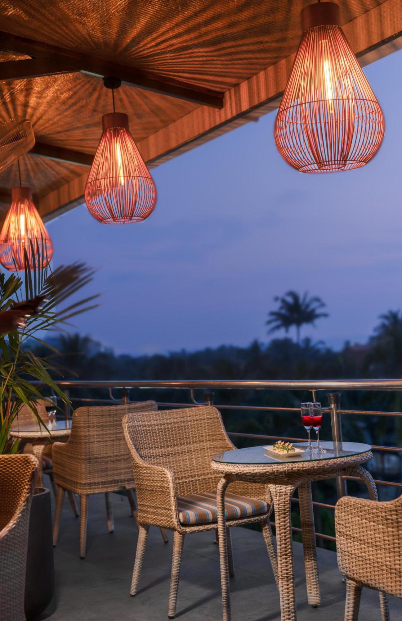The Acacia & 4*