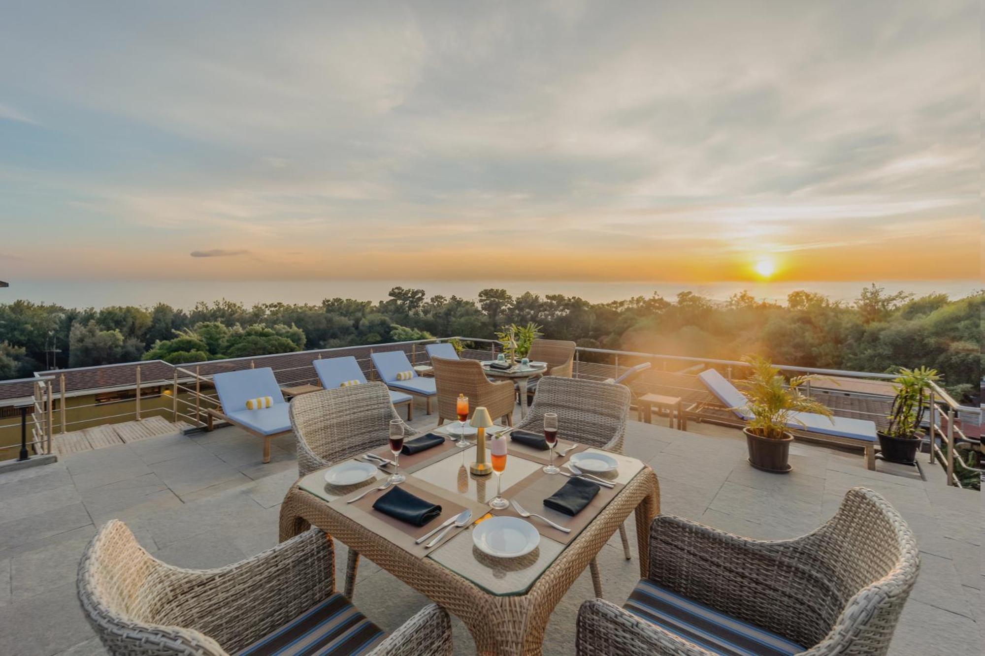 The Acacia & 4*